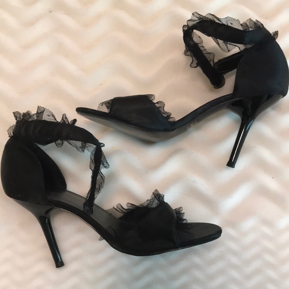 🔥black heels with fringe